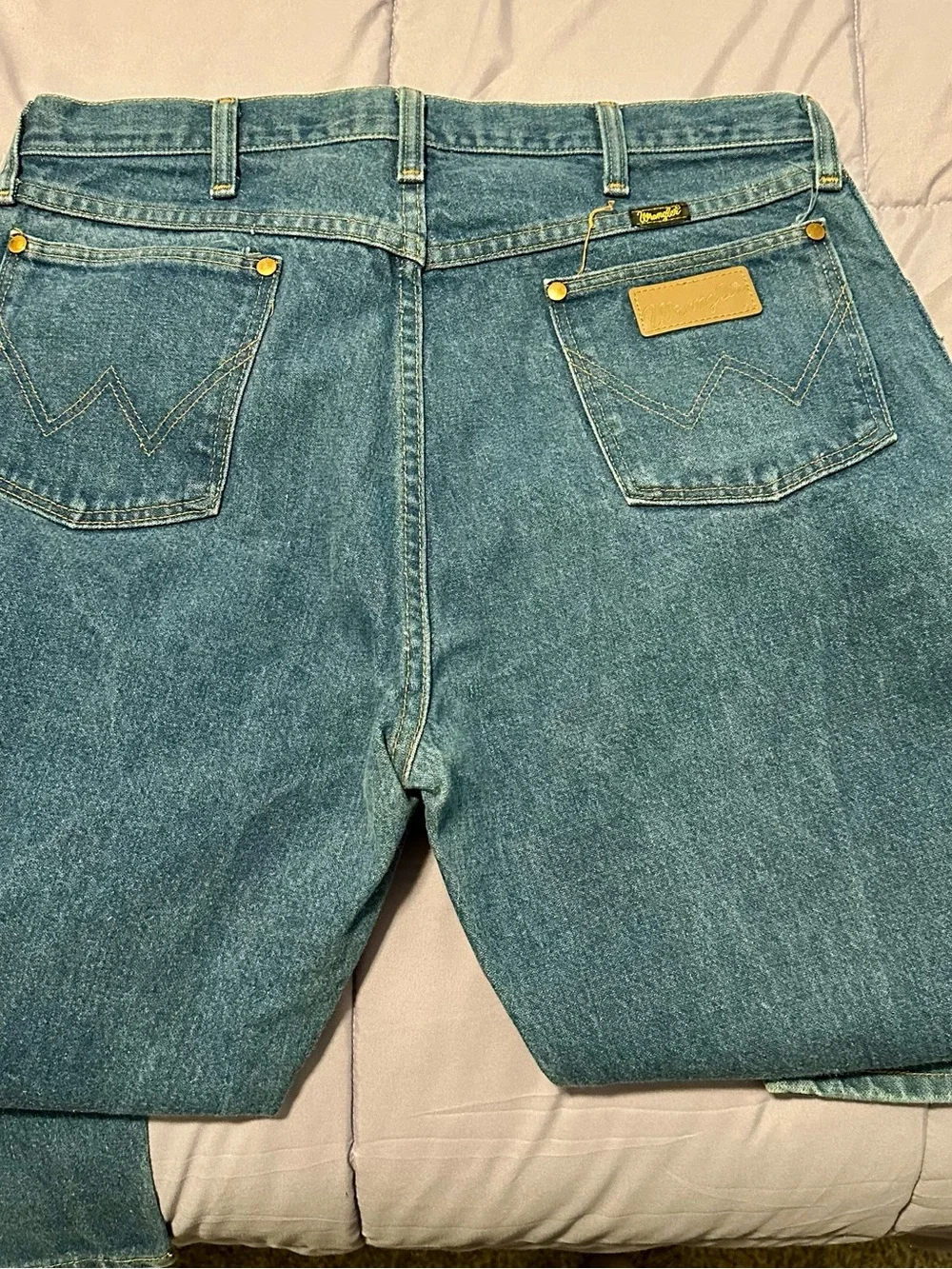 Wrangler Men's Straight Jeans in Medium Blue Wash